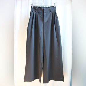 Alo Yoga, High-Waist Dreamscape Trouser, Black, Size: XXS. 27 1/2” inseam.